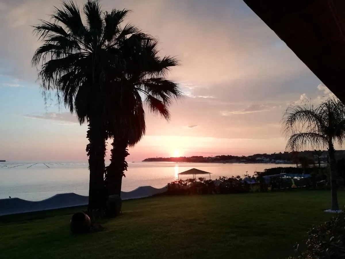 Villa Incanto on the Sea Syracuse 0*,